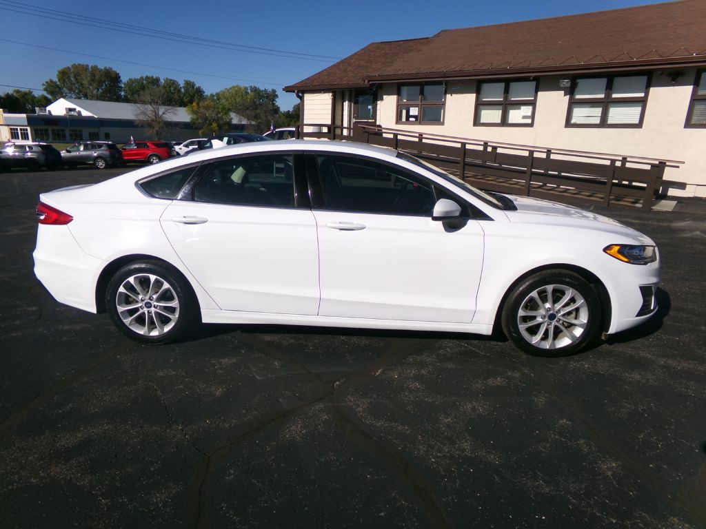 2020 Ford Fusion Image 2