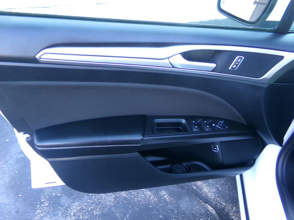 2020 Ford Fusion Image 9