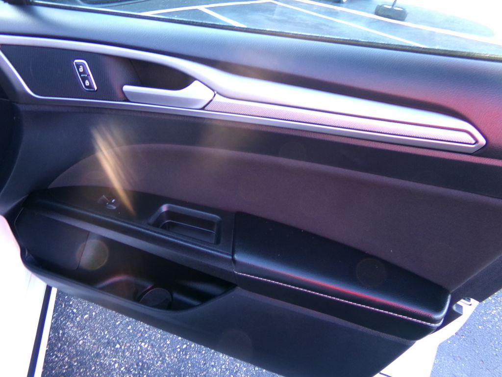 2020 Ford Fusion Image 38