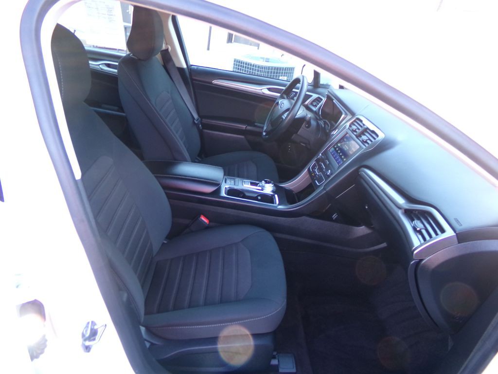 2020 Ford Fusion Image 39