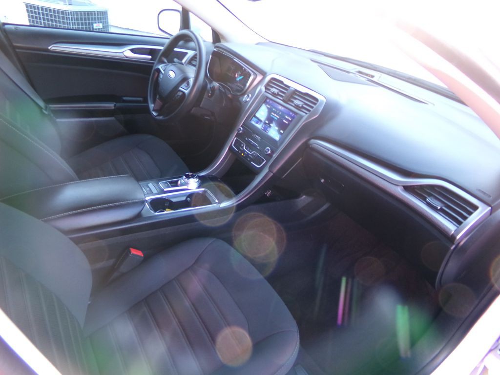 2020 Ford Fusion Image 40