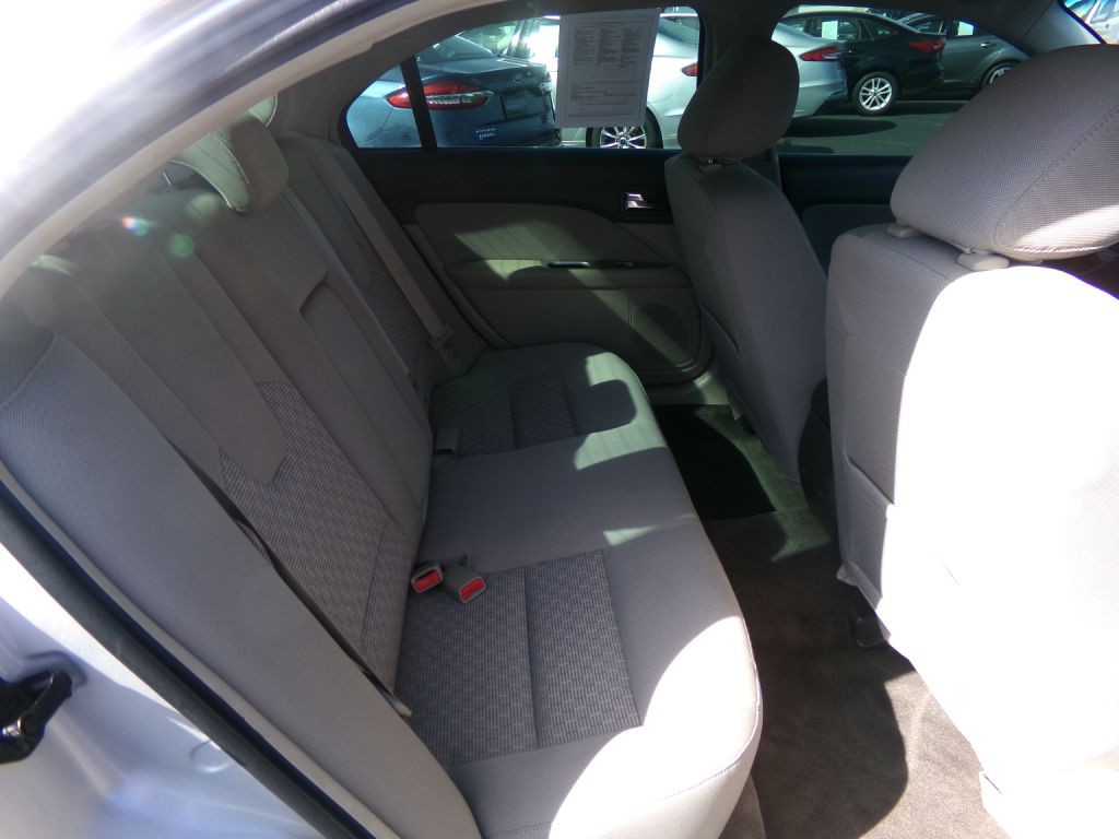2011 Ford Fusion Image 32