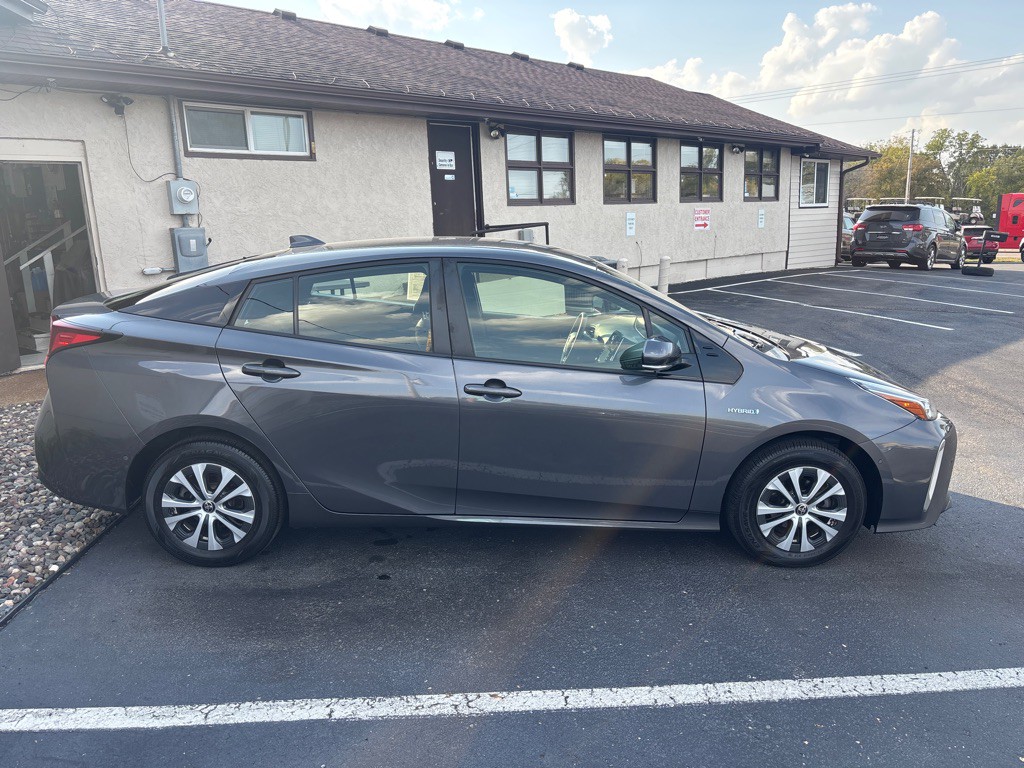 2020 Toyota Prius Image 2