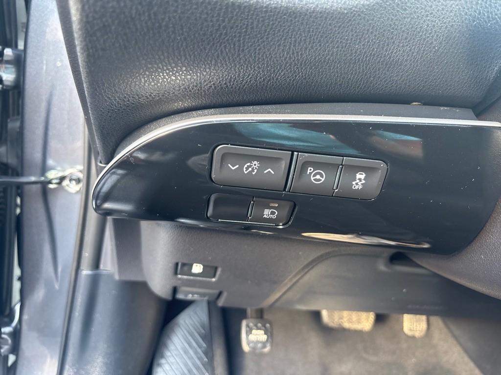 2020 Toyota Prius Image 13