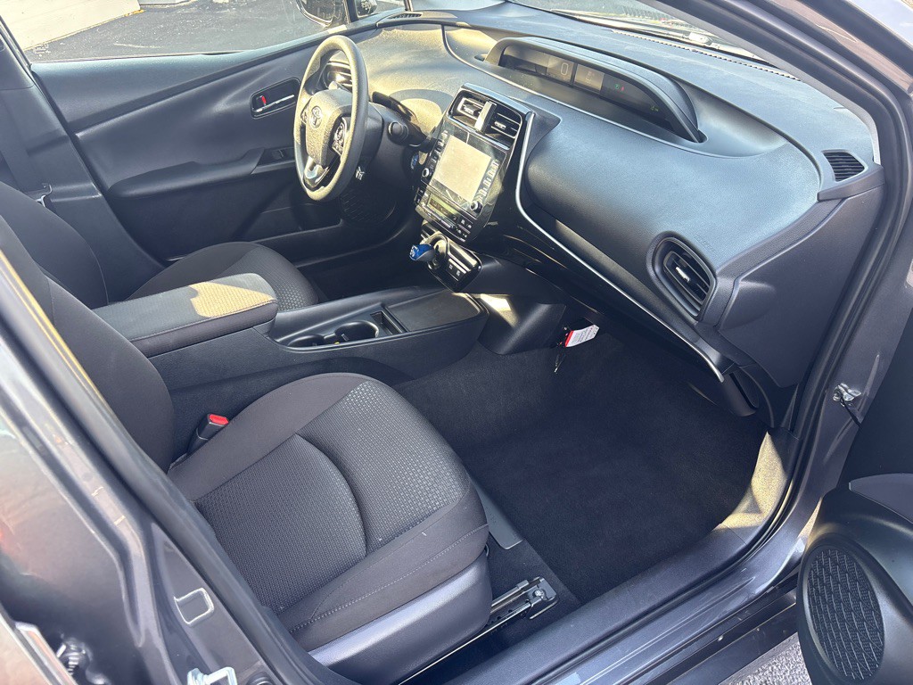 2020 Toyota Prius Image 32