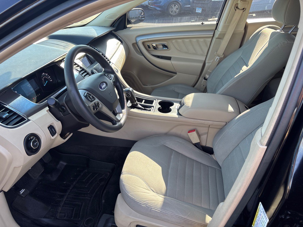 2016 Ford Taurus Image 11