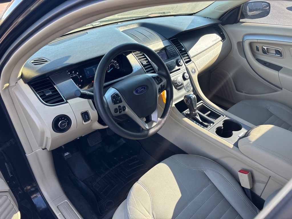 2016 Ford Taurus Image 12