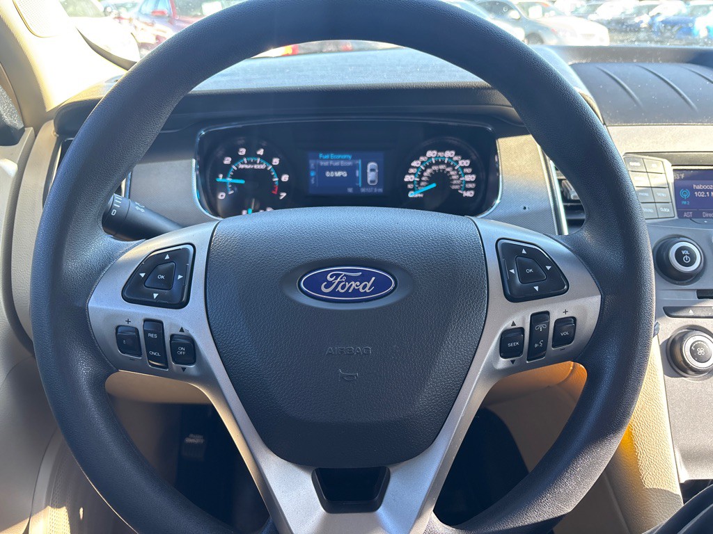2016 Ford Taurus Image 14