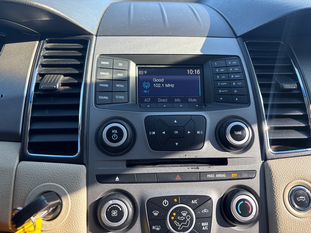 2016 Ford Taurus Image 17