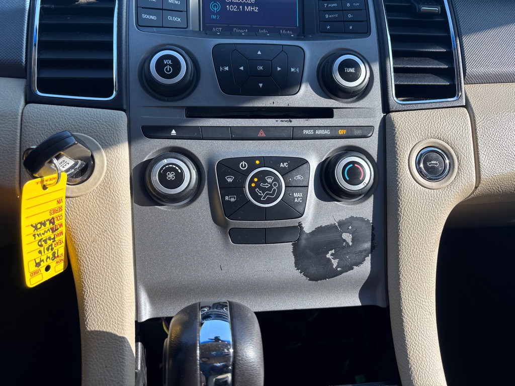 2016 Ford Taurus Image 19