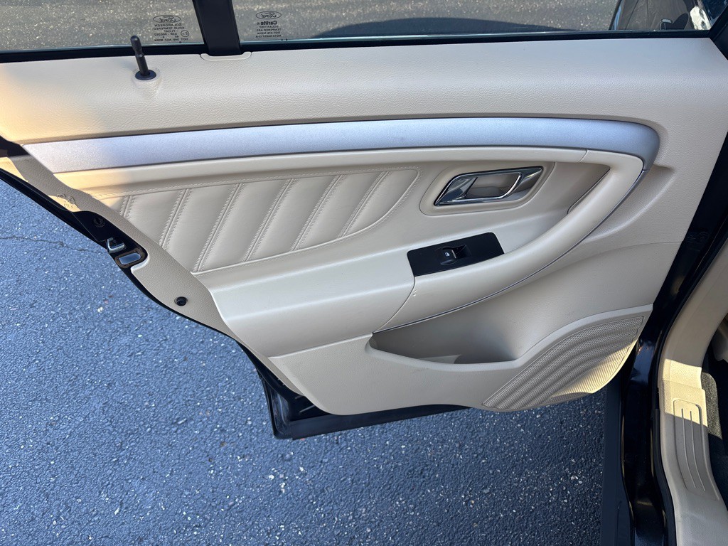 2016 Ford Taurus Image 21