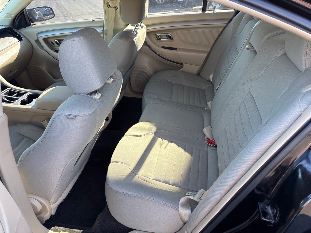2016 Ford Taurus Image 22