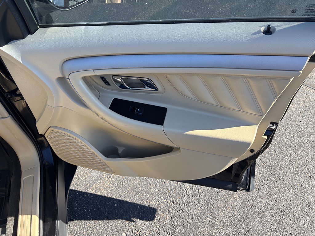 2016 Ford Taurus Image 26