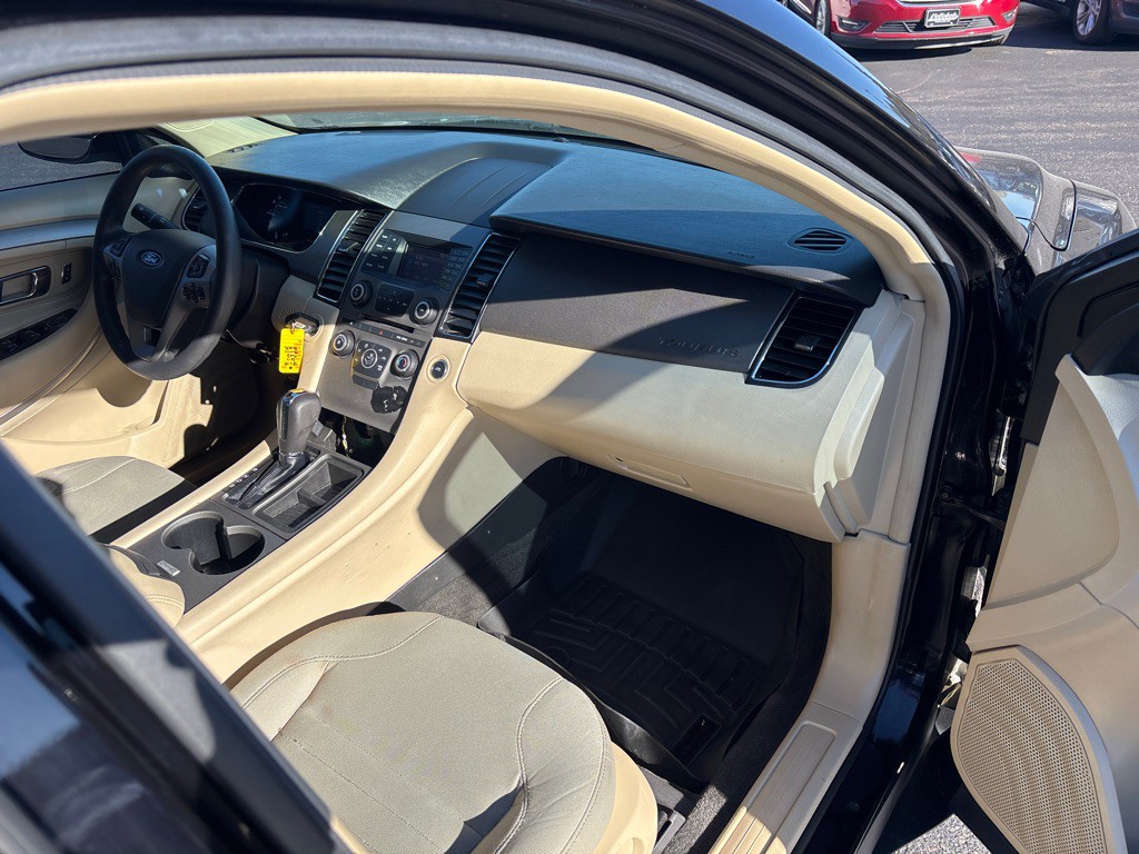 2016 Ford Taurus Image 27