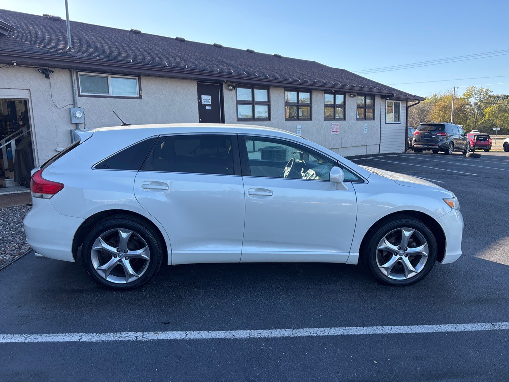 2009 Toyota Venza Image 2