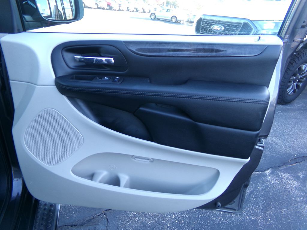 2016 Dodge Grand Caravan Image 35