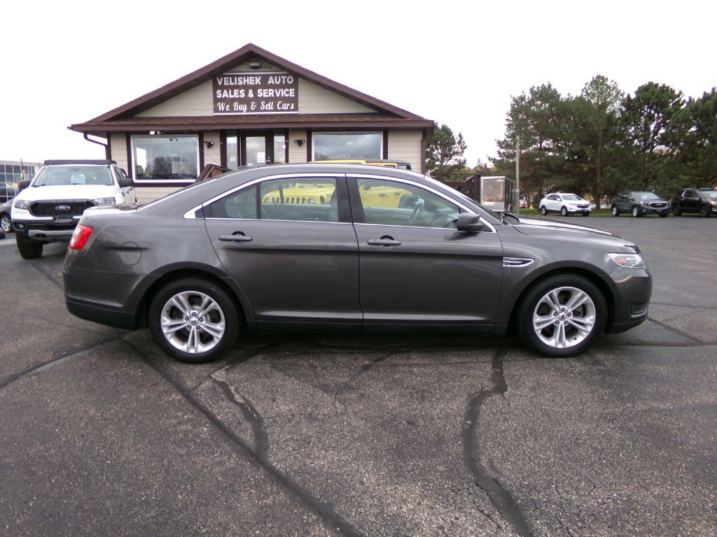 2016 Ford Taurus Image 2