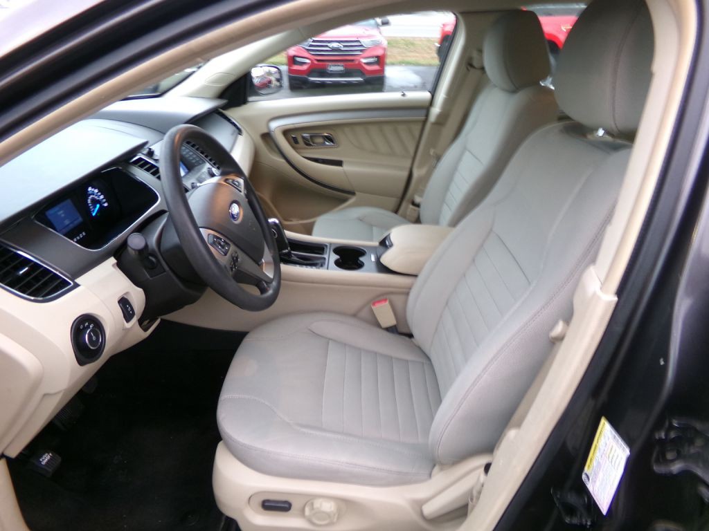 2016 Ford Taurus Image 11
