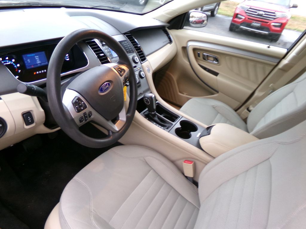 2016 Ford Taurus Image 12