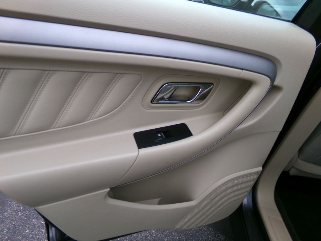 2016 Ford Taurus Image 25