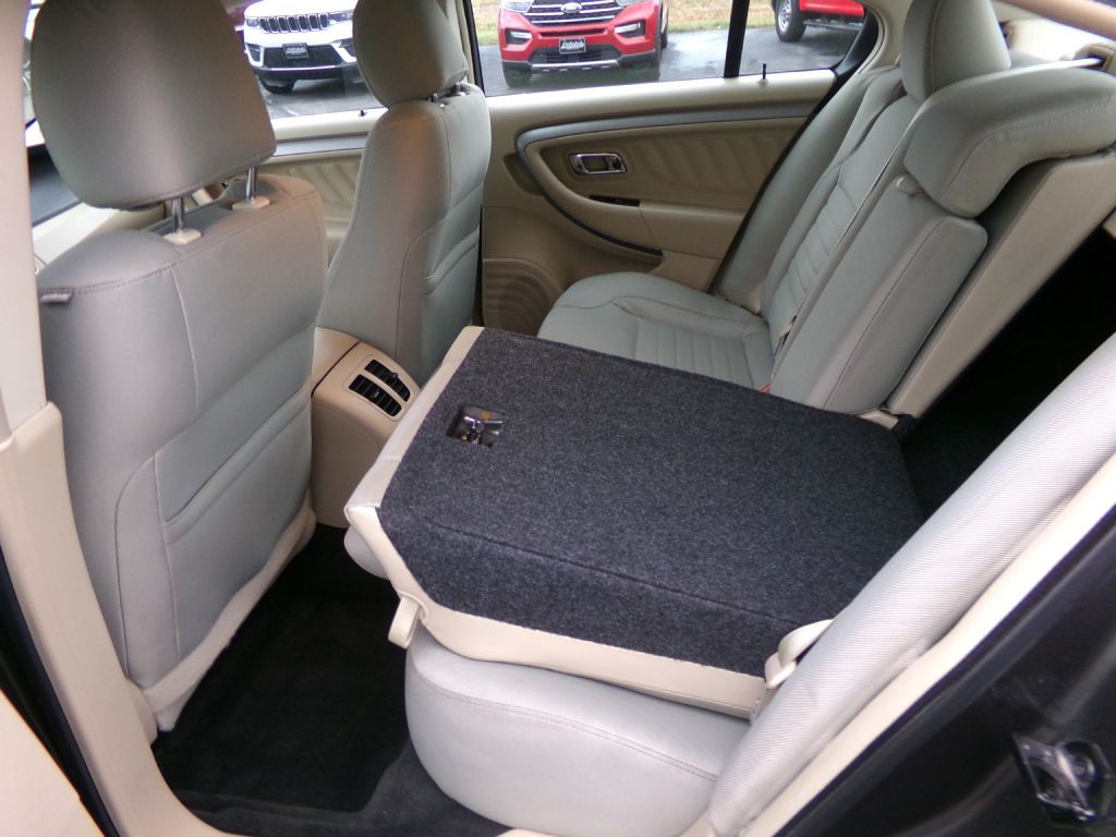 2016 Ford Taurus Image 27