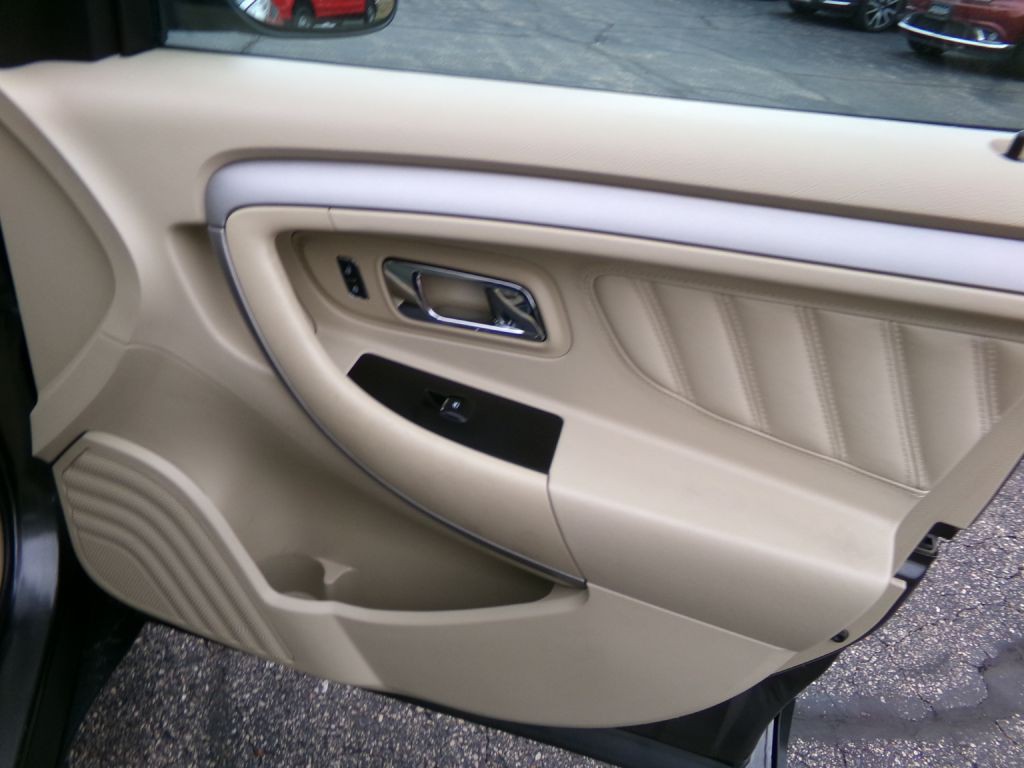 2016 Ford Taurus Image 29