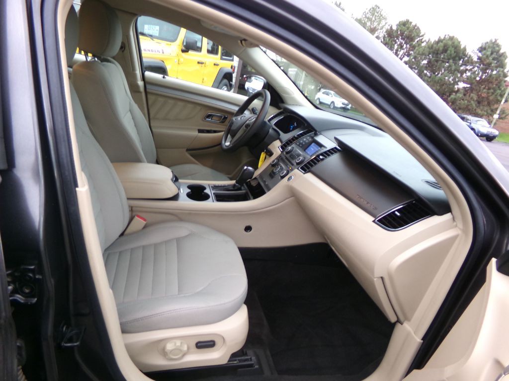 2016 Ford Taurus Image 30