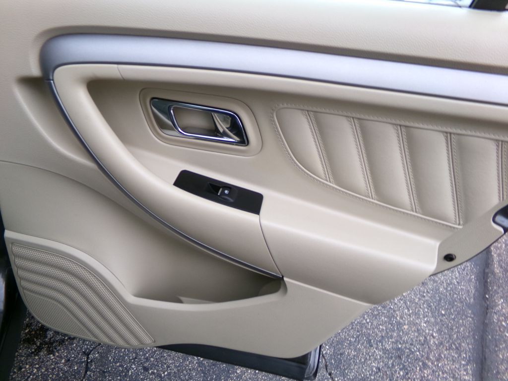 2016 Ford Taurus Image 34