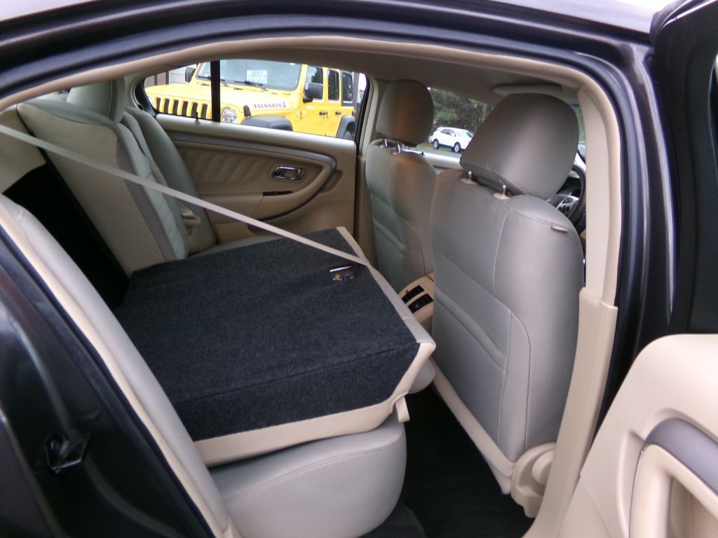 2016 Ford Taurus Image 36
