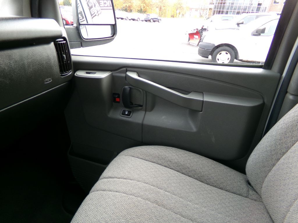 2019 Chevrolet Express Image 19