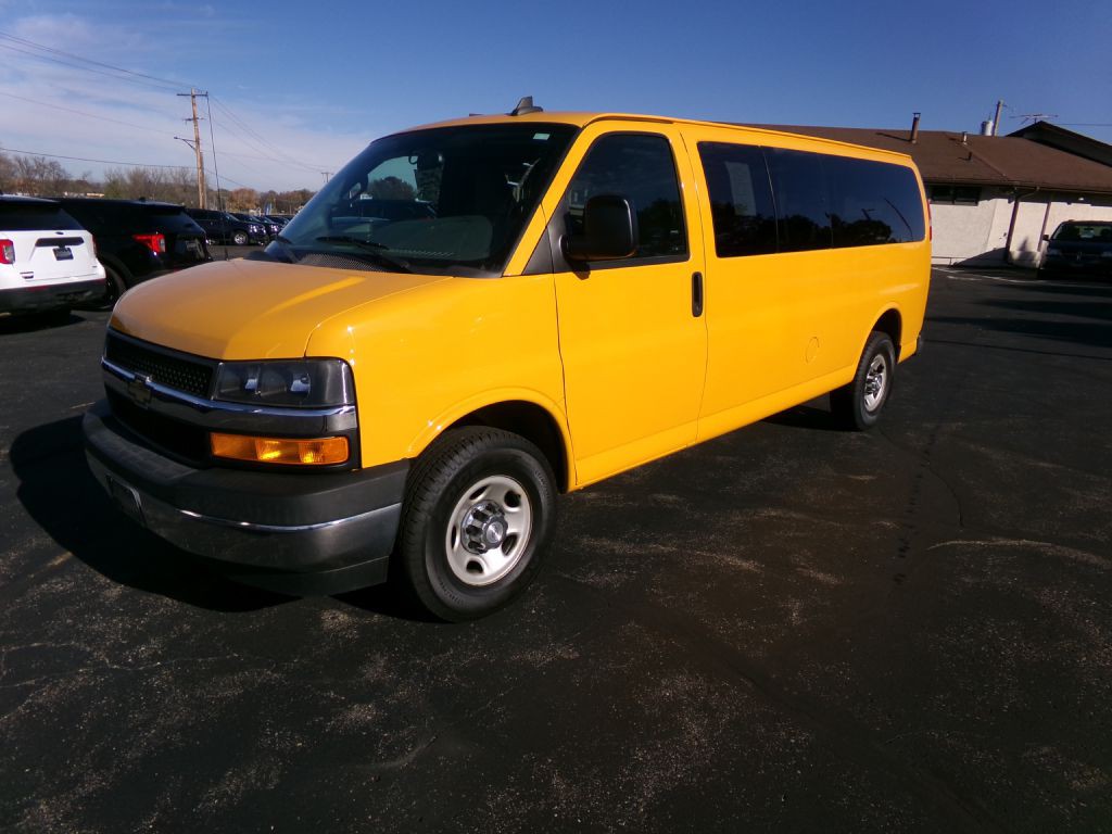 2017 Chevrolet Express Image 6