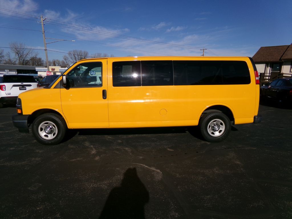 2017 Chevrolet Express Image 7