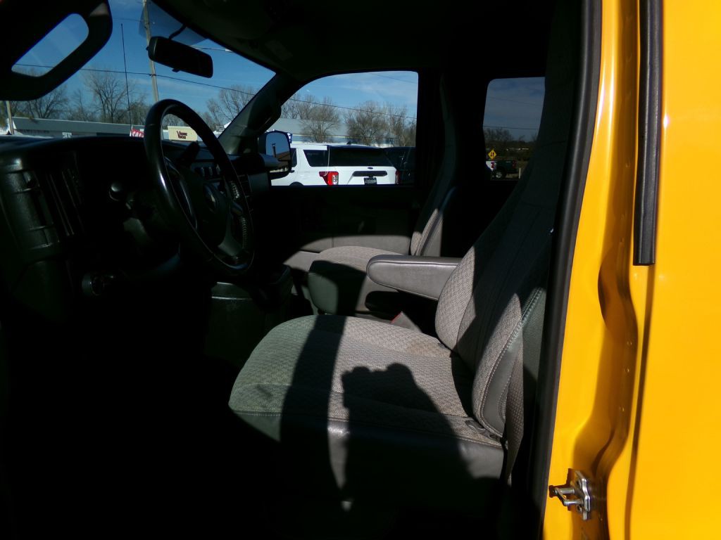 2017 Chevrolet Express Image 10