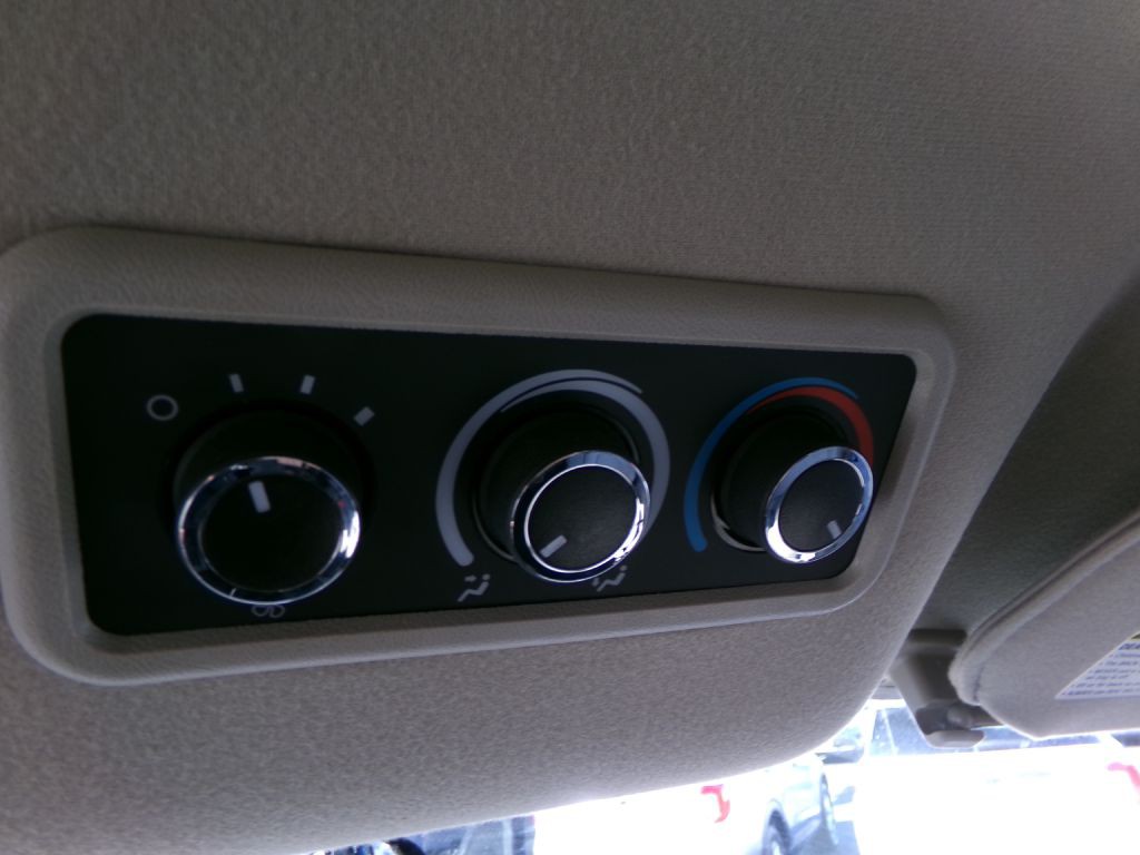 2017 Chevrolet Express Image 24