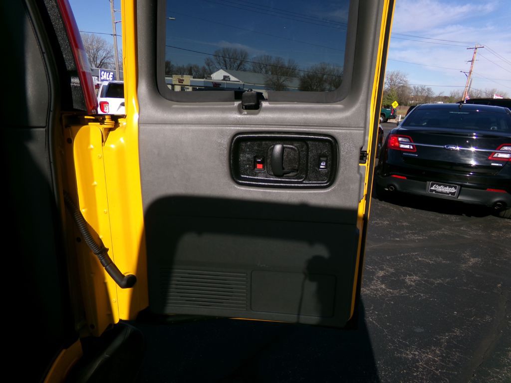 2017 Chevrolet Express Image 30