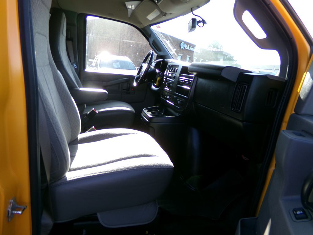 2017 Chevrolet Express Image 33