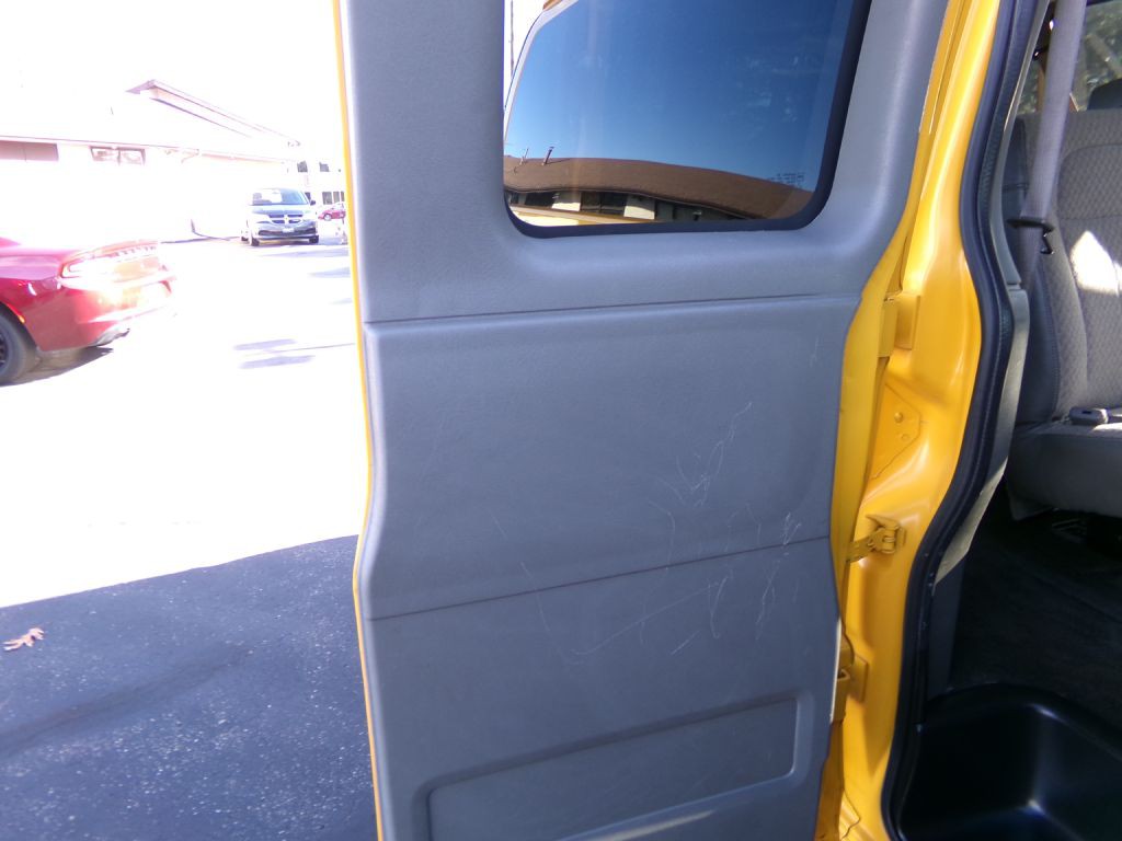 2017 Chevrolet Express Image 36