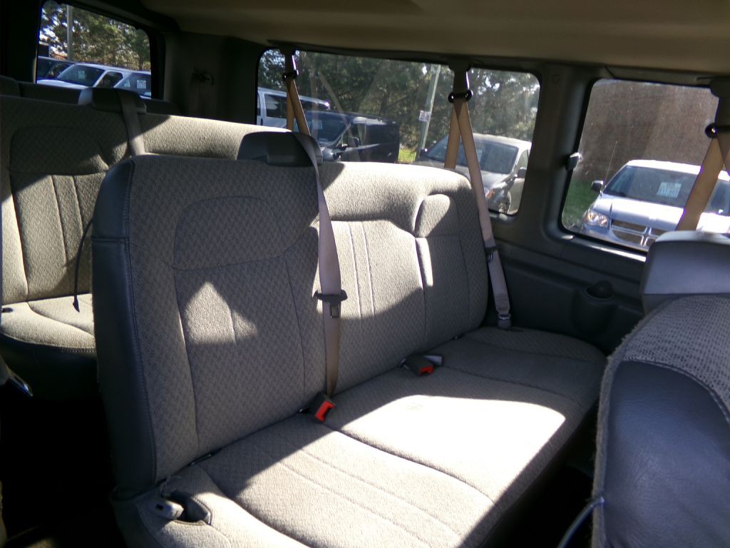 2017 Chevrolet Express Image 39