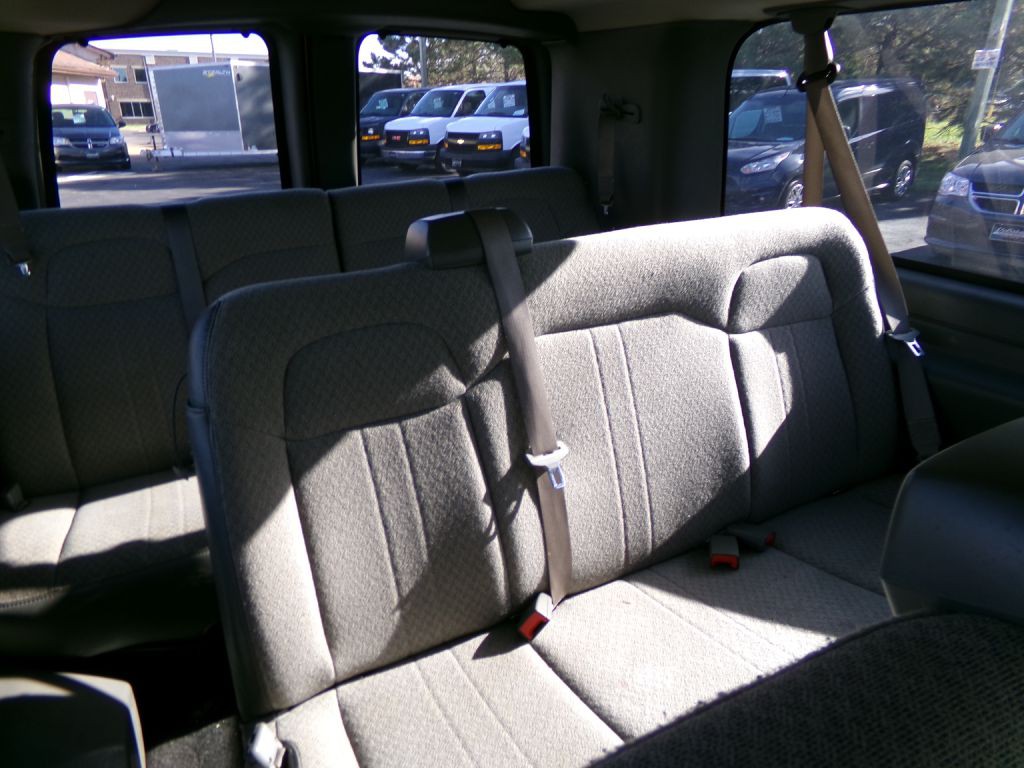 2017 Chevrolet Express Image 40