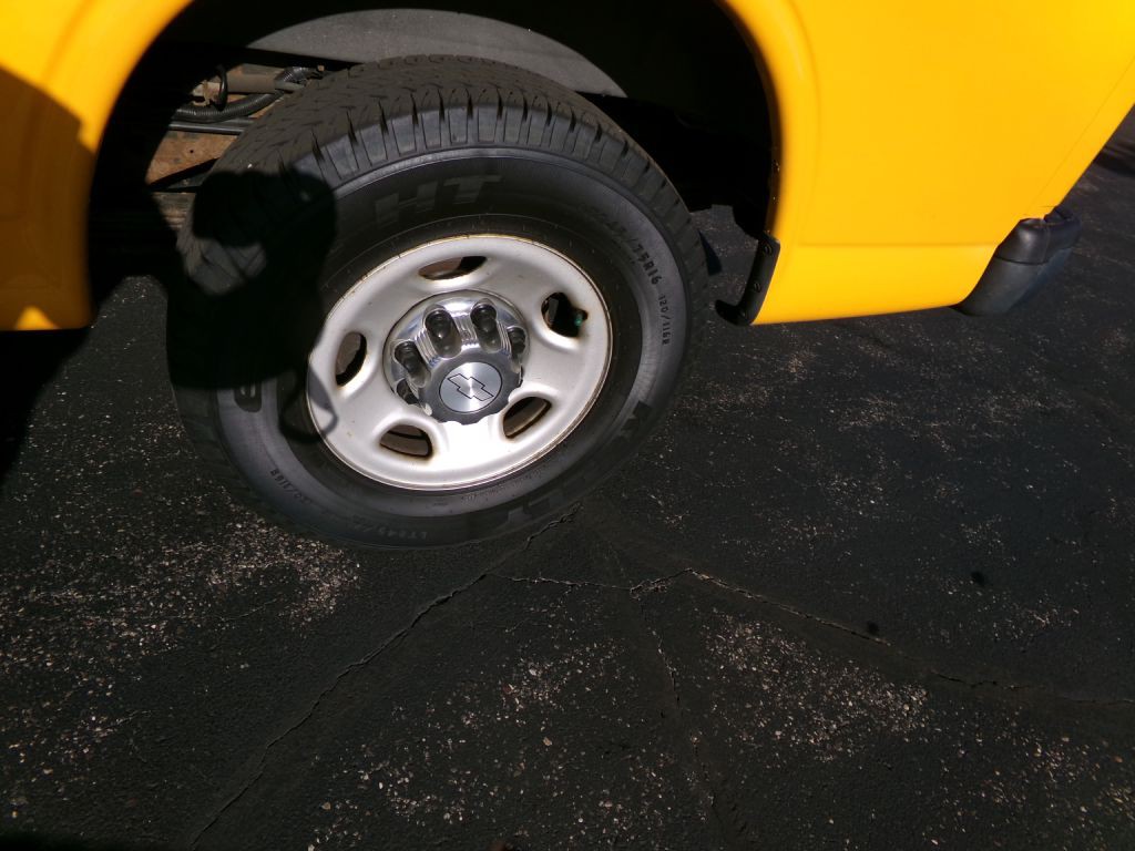 2017 Chevrolet Express Image 43