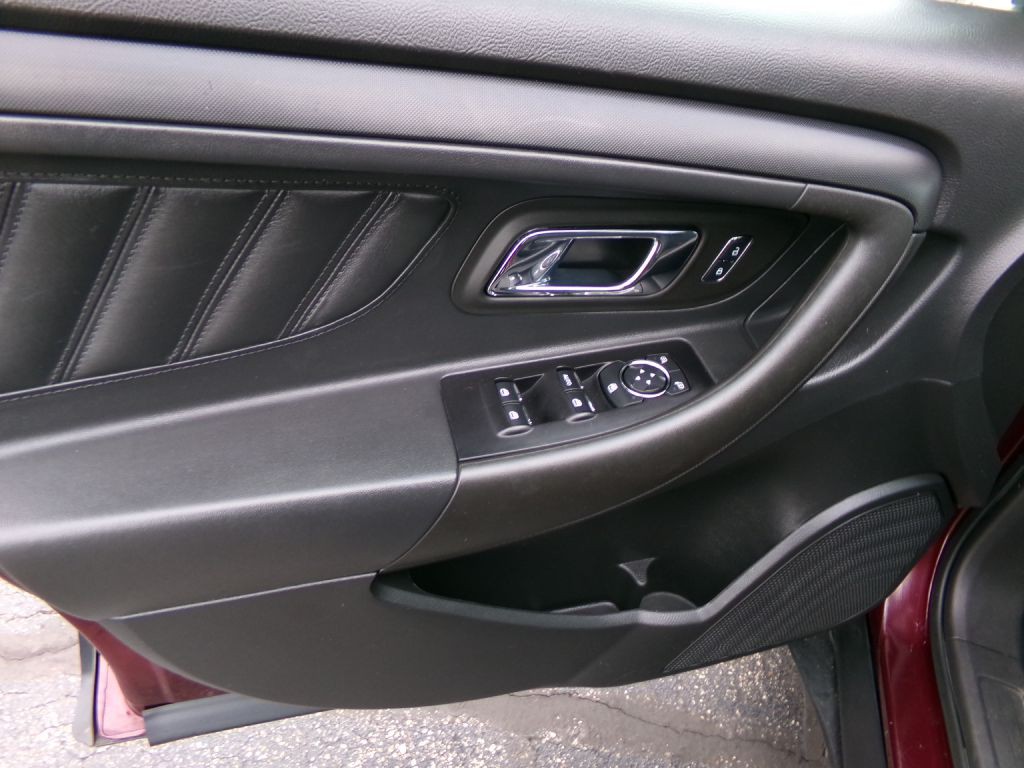 2017 Ford Taurus Image 9