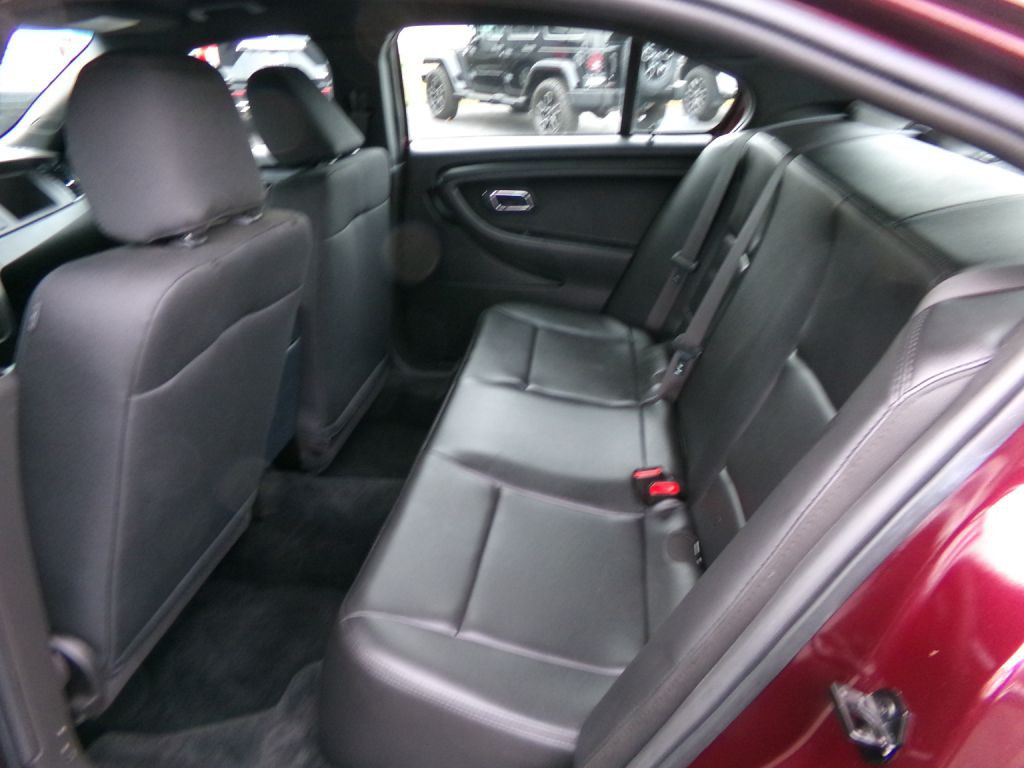 2017 Ford Taurus Image 28