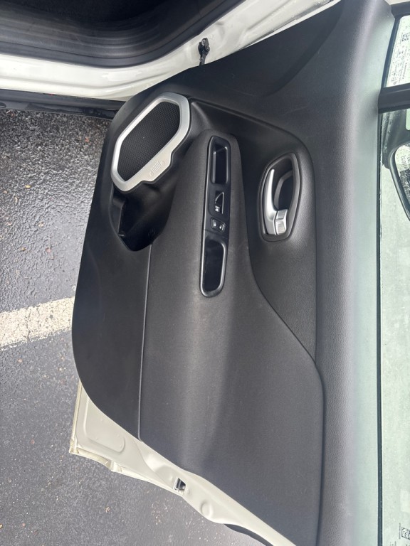 2019 Jeep Renegade Image 32