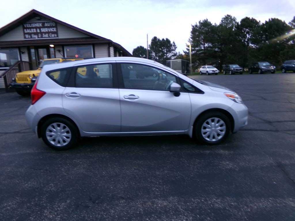 2015 Nissan Versa Image 2