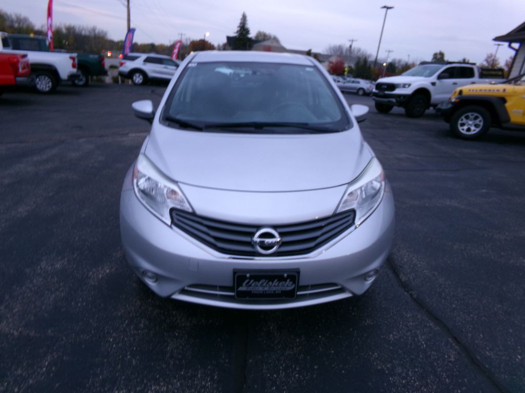 2015 Nissan Versa Image 4