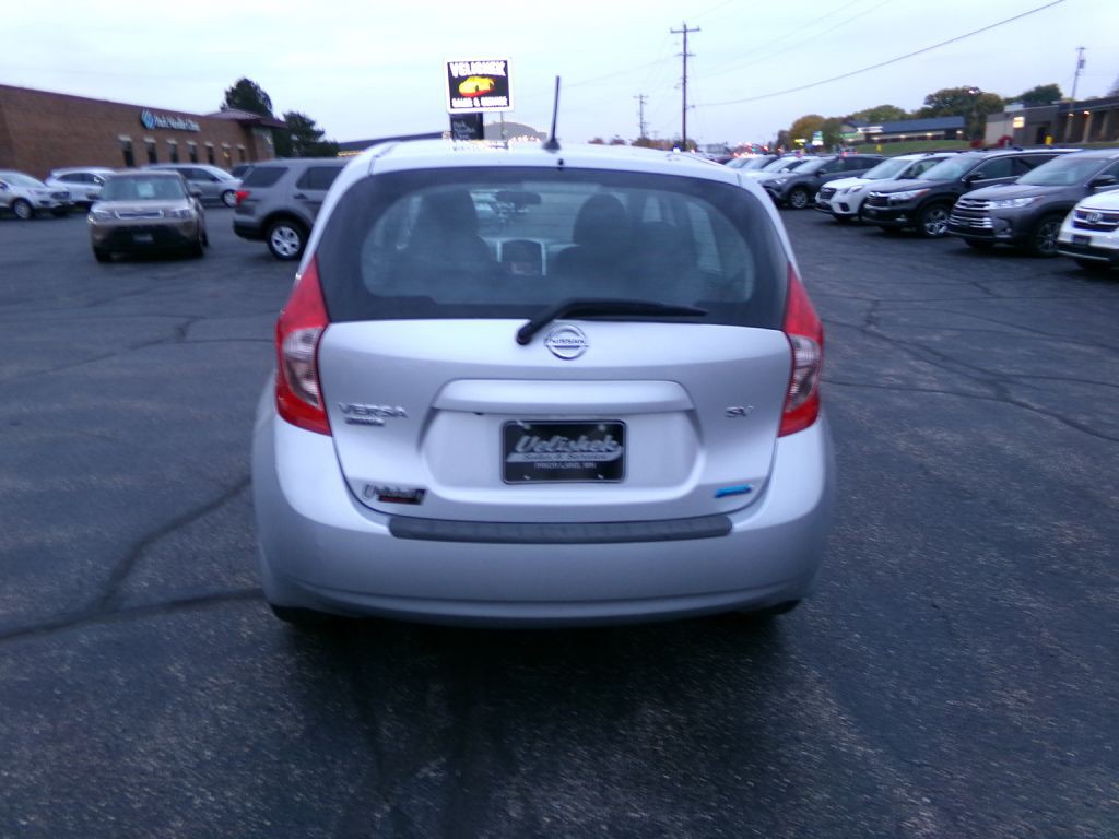 2015 Nissan Versa Image 5