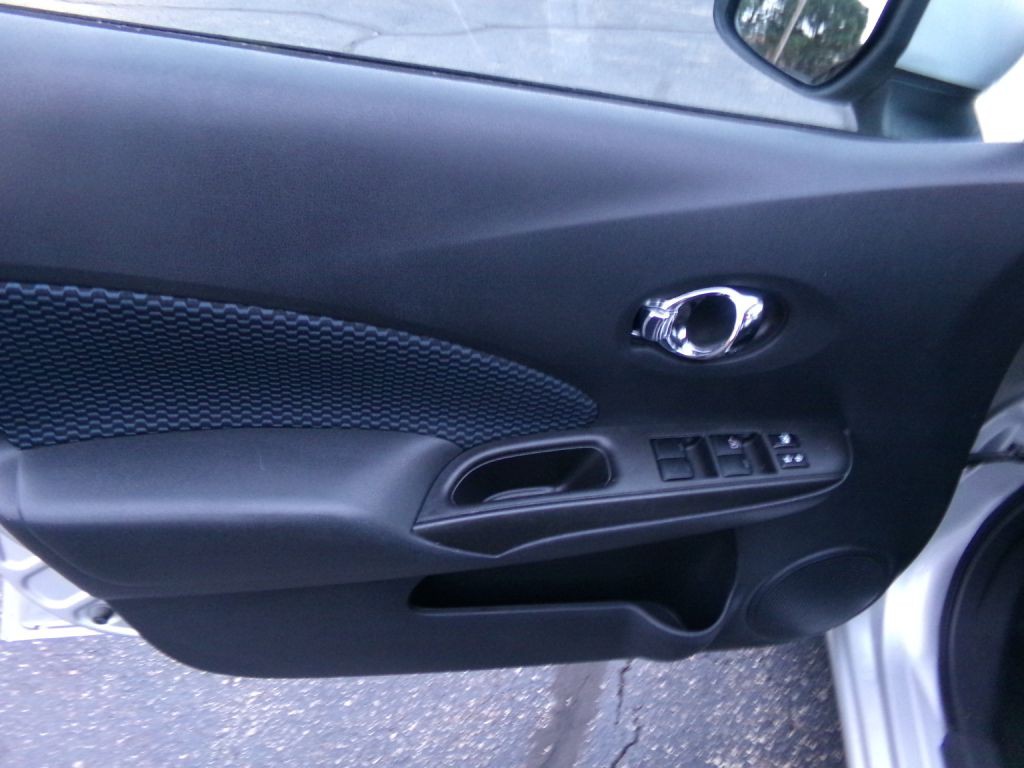 2015 Nissan Versa Image 9