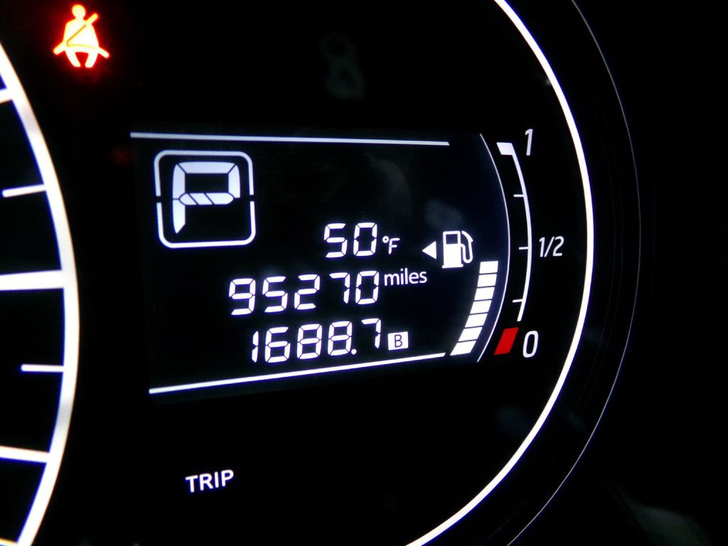 2015 Nissan Versa Image 16