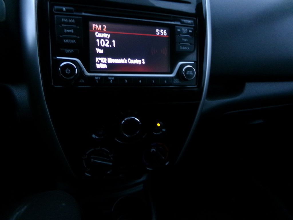 2015 Nissan Versa Image 17