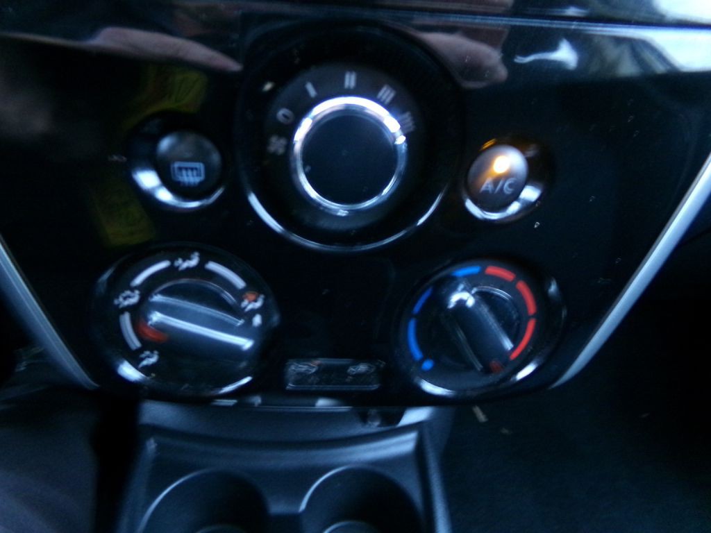 2015 Nissan Versa Image 22